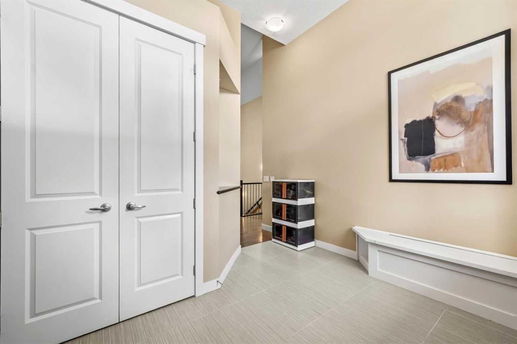 63 Cortina Villas Sw, Calgary, AB - Indoor Photo Showing Other Room
