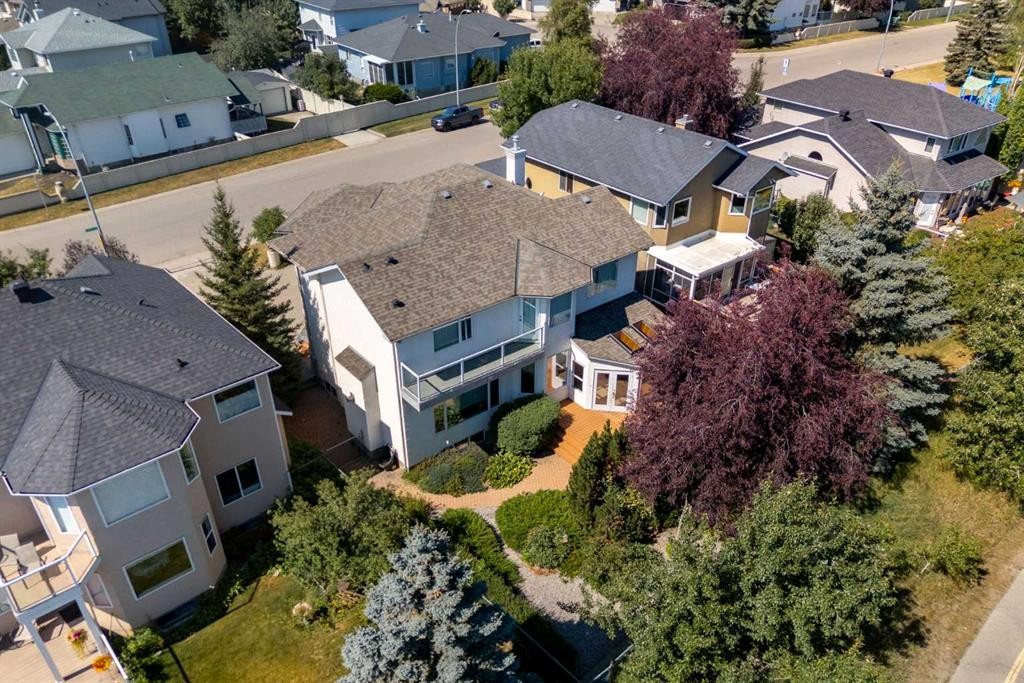 250 Diamond Drive Se, Calgary, AB - Outdoor