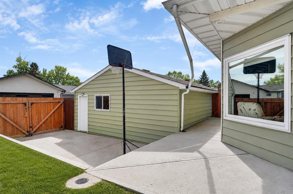 5835 28 Avenue Ne, Calgary, AB - Outdoor With Exterior