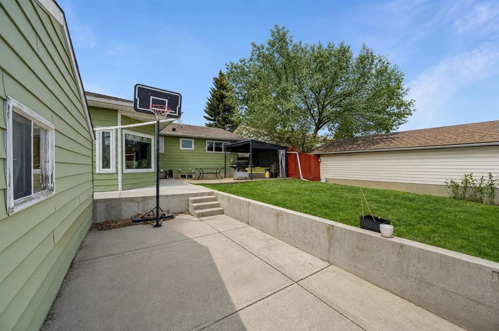 5835 28 Avenue Ne, Calgary, AB - Outdoor