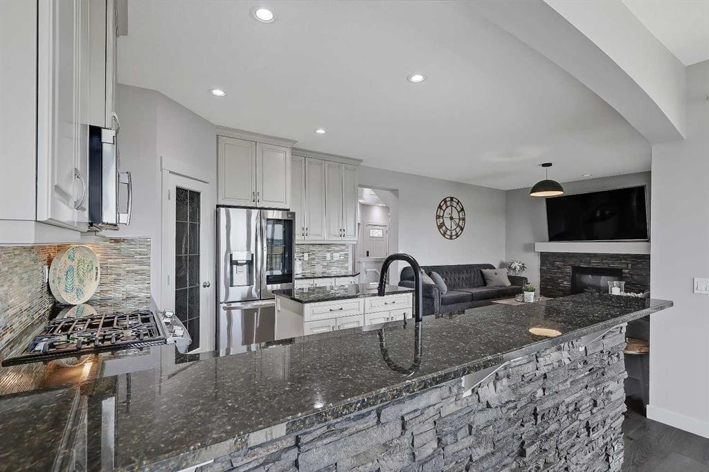 268 Rainbow Falls Way, Chestermere, AB - Indoor Photo Showing Kitchen With Stainless Steel Kitchen With Upgraded Kitchen
