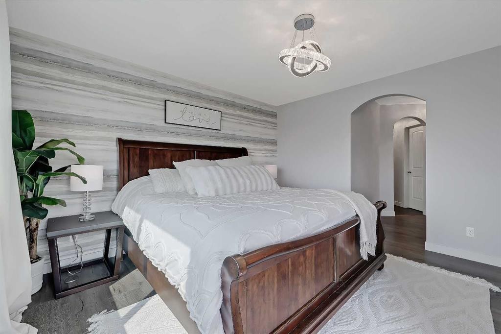 268 Rainbow Falls Way, Chestermere, AB - Indoor Photo Showing Bedroom