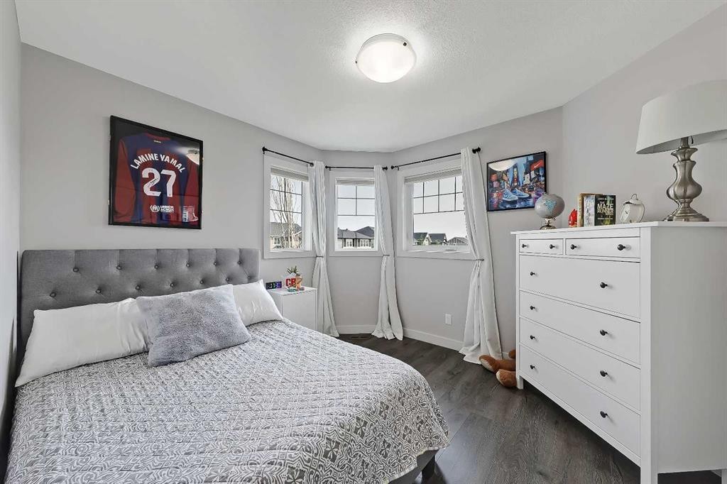 268 Rainbow Falls Way, Chestermere, AB - Indoor Photo Showing Bedroom