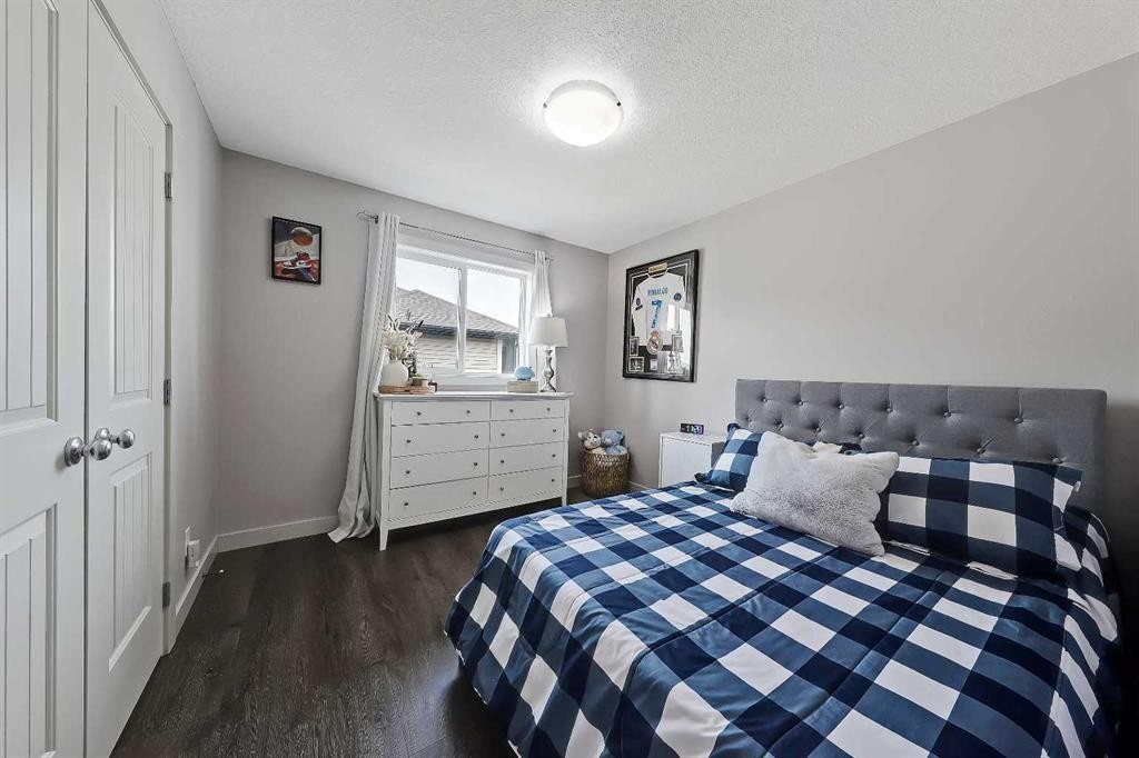 268 Rainbow Falls Way, Chestermere, AB - Indoor Photo Showing Bedroom