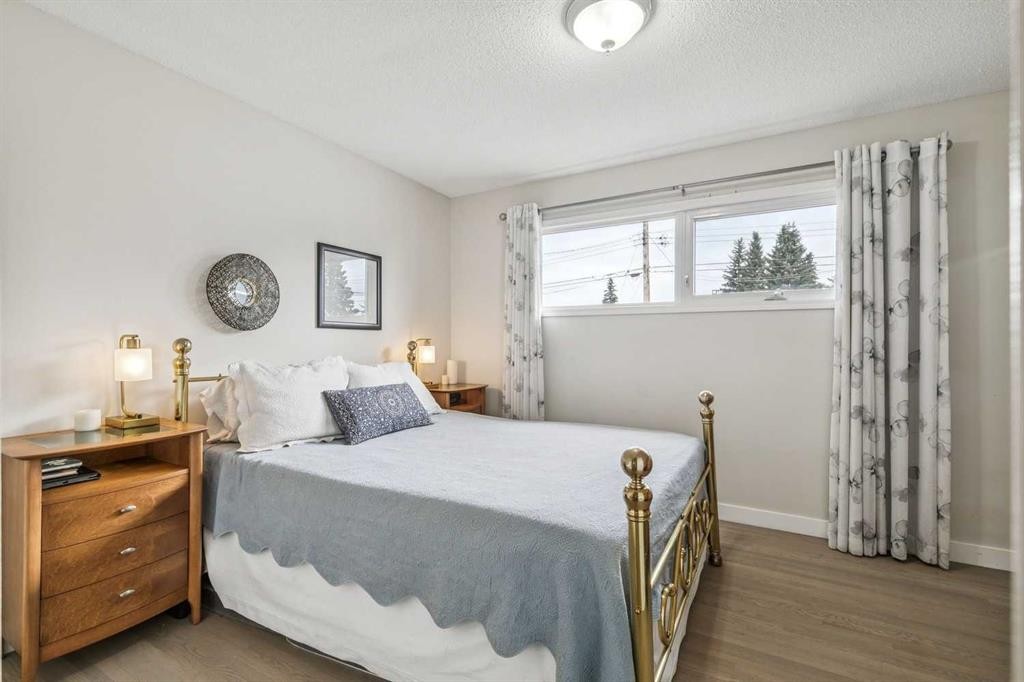 731 Archwood Road Se, Calgary, AB - Indoor Photo Showing Bedroom