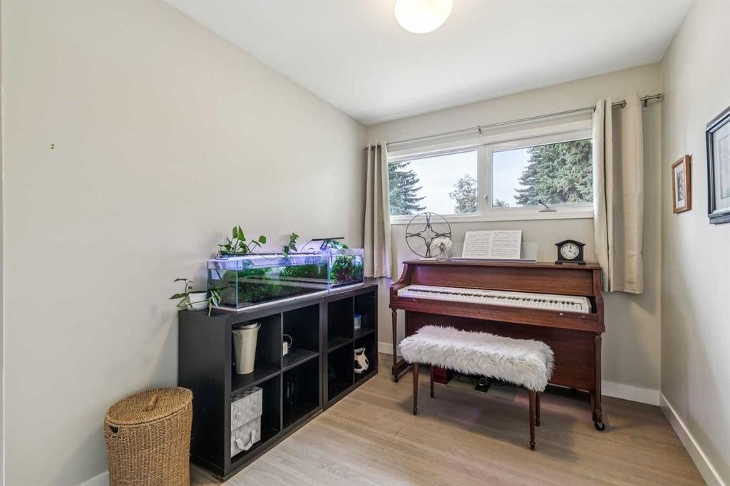 731 Archwood Road Se, Calgary, AB - Indoor Photo Showing Bedroom
