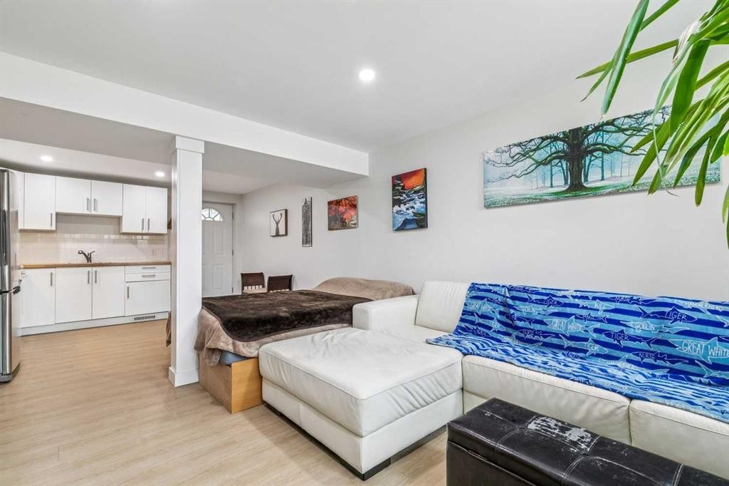 731 Archwood Road Se, Calgary, AB - Indoor