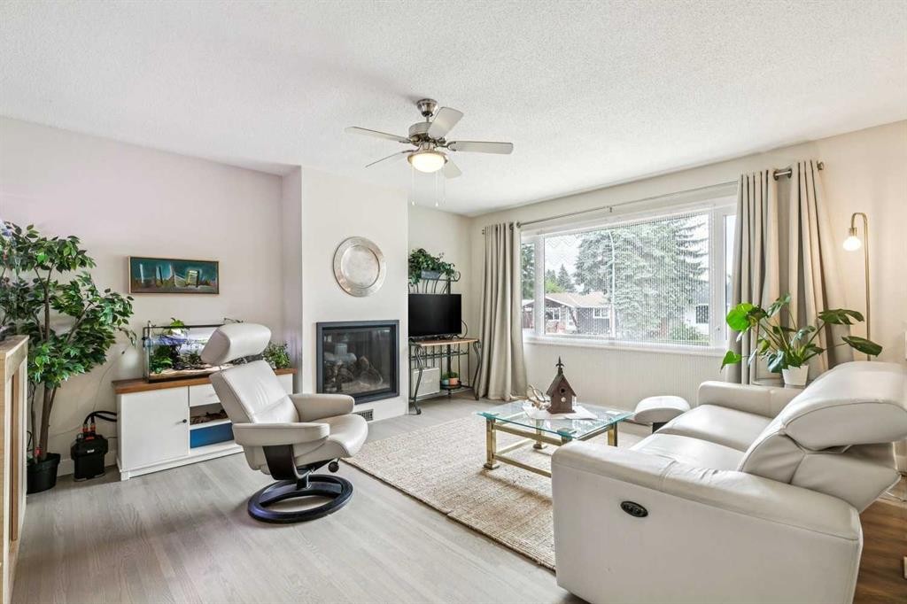 731 Archwood Road Se, Calgary, AB - Indoor Photo Showing Living Room With Fireplace