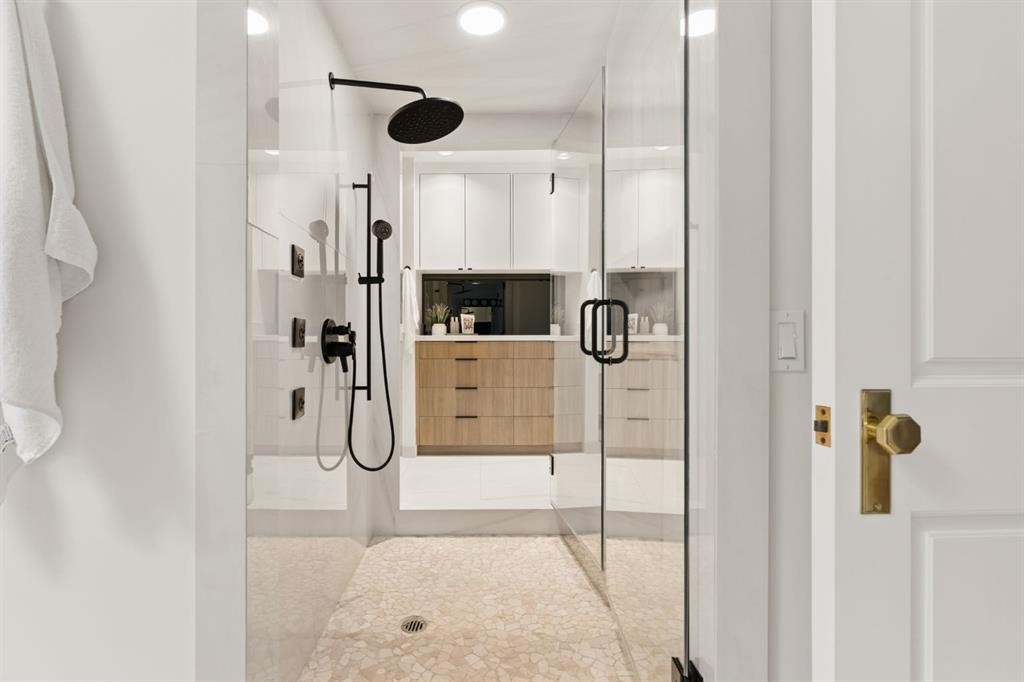 79 Bel-Aire Place Sw, Calgary, AB - Indoor Photo Showing Bathroom