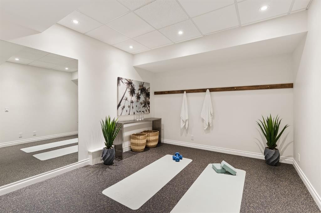 79 Bel-Aire Place Sw, Calgary, AB - Indoor Photo Showing Other Room