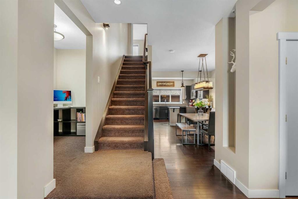 360 Marquis Heights Se, Calgary, AB - Indoor Photo Showing Other Room