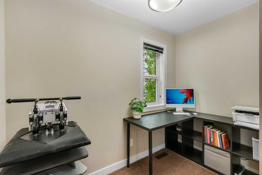 360 Marquis Heights Se, Calgary, AB - Indoor