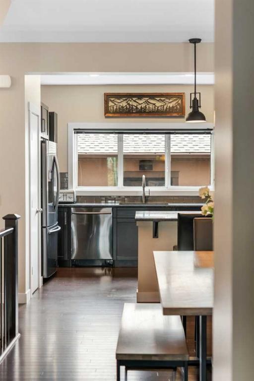 360 Marquis Heights Se, Calgary, AB - Indoor Photo Showing Kitchen