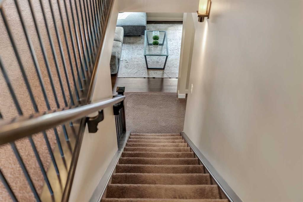 360 Marquis Heights Se, Calgary, AB - Indoor Photo Showing Other Room