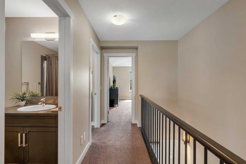 360 Marquis Heights Se, Calgary, AB - Indoor Photo Showing Other Room