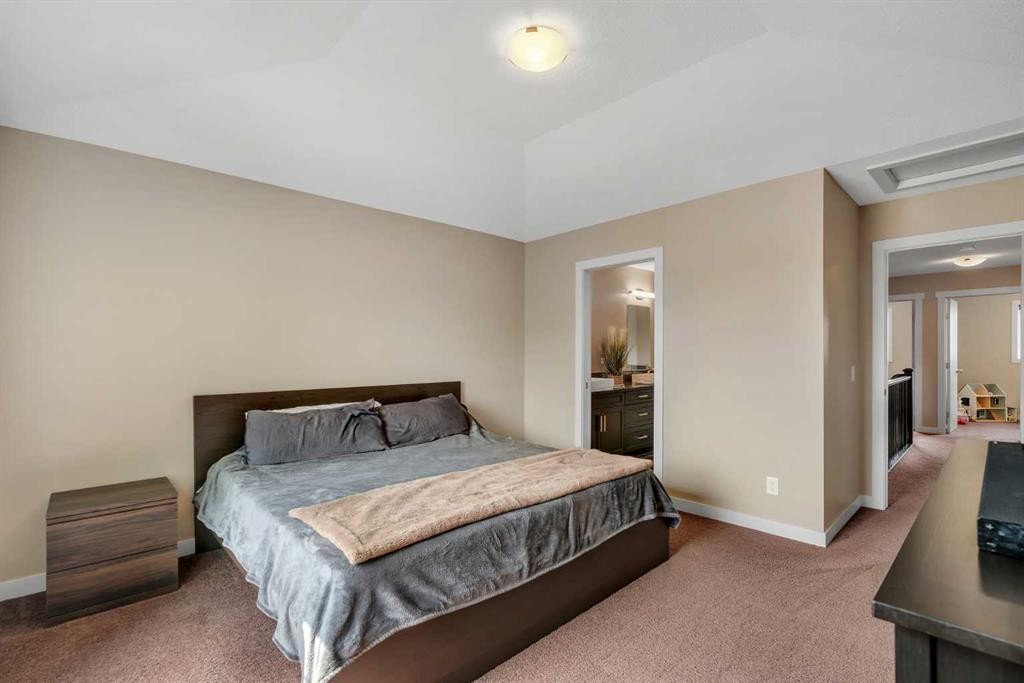 360 Marquis Heights Se, Calgary, AB - Indoor Photo Showing Bedroom
