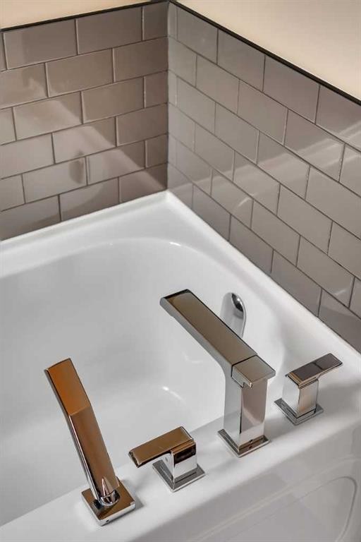 360 Marquis Heights Se, Calgary, AB - Indoor Photo Showing Bathroom