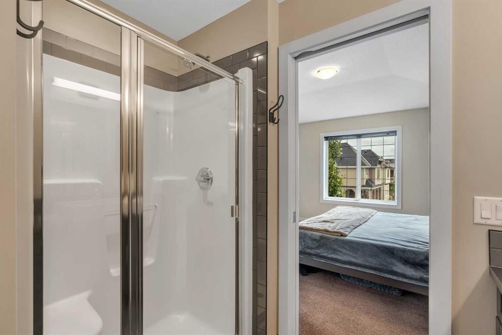 360 Marquis Heights Se, Calgary, AB - Indoor Photo Showing Bathroom