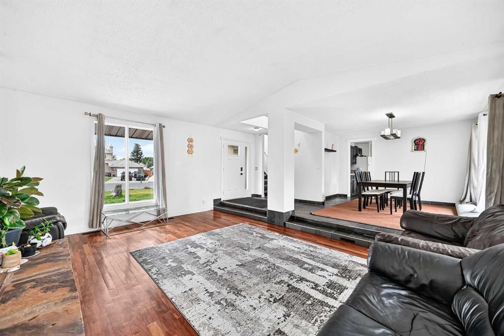 55 Pineland Close Ne, Calgary, AB