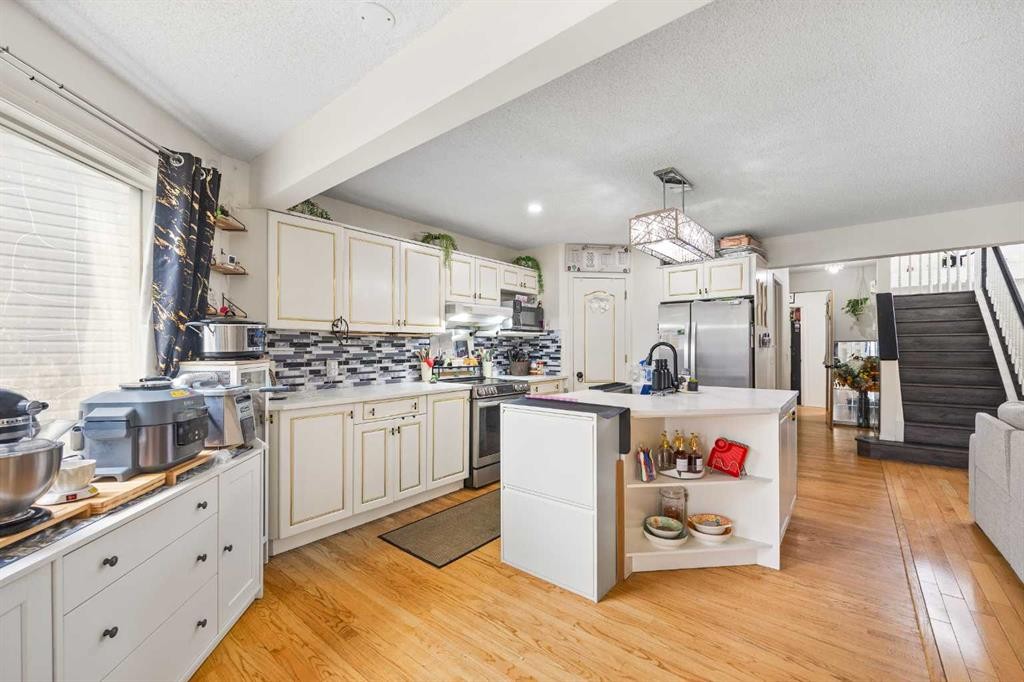 58 Citadel Crest Circle Nw, Calgary, AB - Indoor Photo Showing Kitchen With Upgraded Kitchen