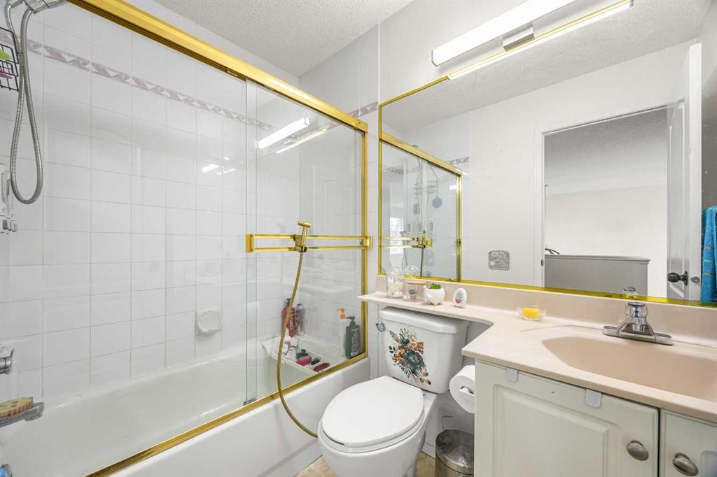 58 Citadel Crest Circle Nw, Calgary, AB - Indoor Photo Showing Bathroom