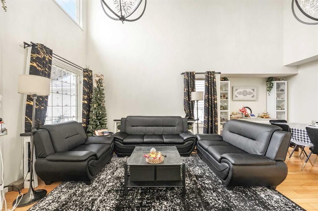 58 Citadel Crest Circle Nw, Calgary, AB - Indoor Photo Showing Living Room