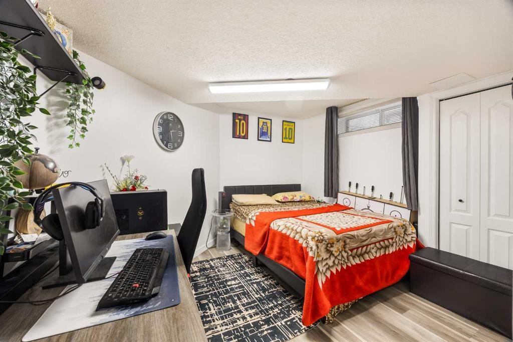 58 Citadel Crest Circle Nw, Calgary, AB - Indoor Photo Showing Bedroom