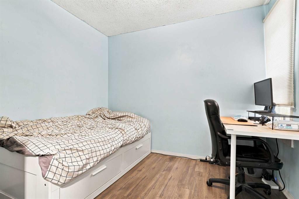 235 20 Avenue Ne, Calgary, AB - Indoor Photo Showing Office