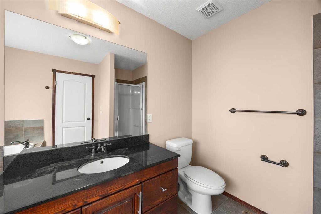 3906 2 Street Nw, Calgary, AB - Indoor Photo Showing Bathroom