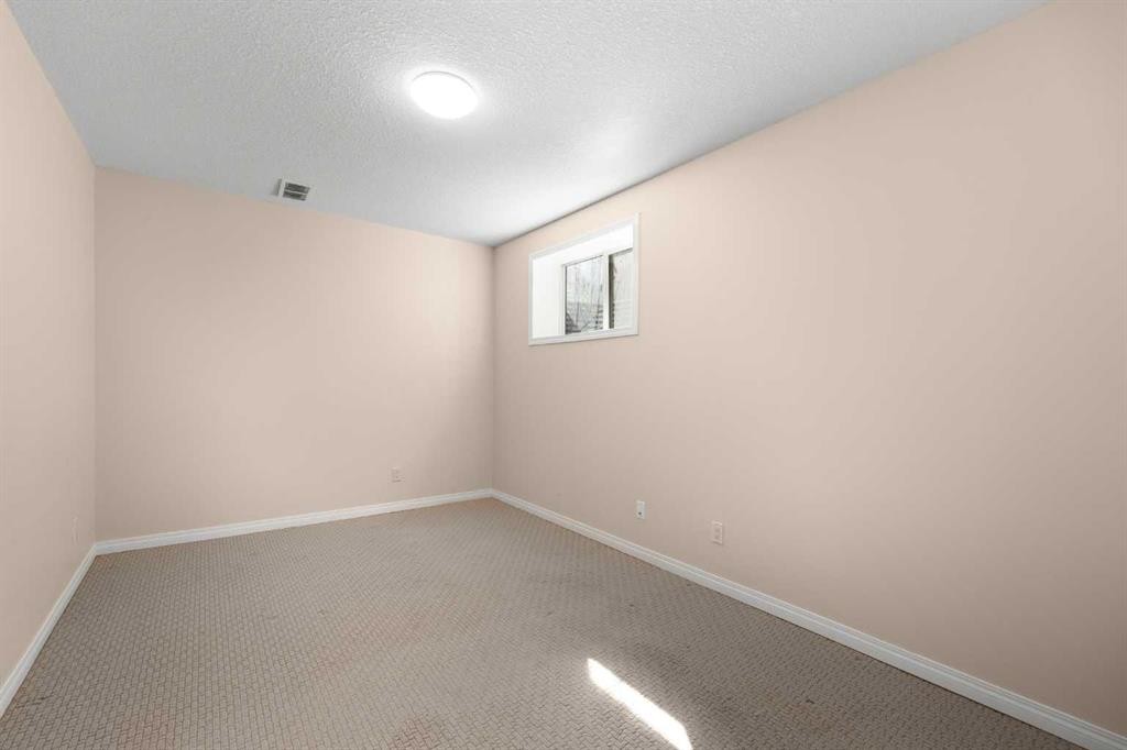3906 2 Street Nw, Calgary, AB - Indoor Photo Showing Other Room