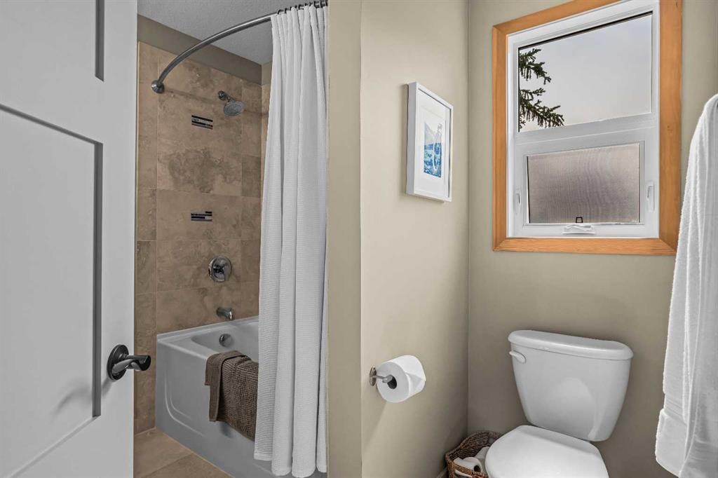 13-242 Benchlands Terrace, Canmore, AB - Indoor Photo Showing Bathroom