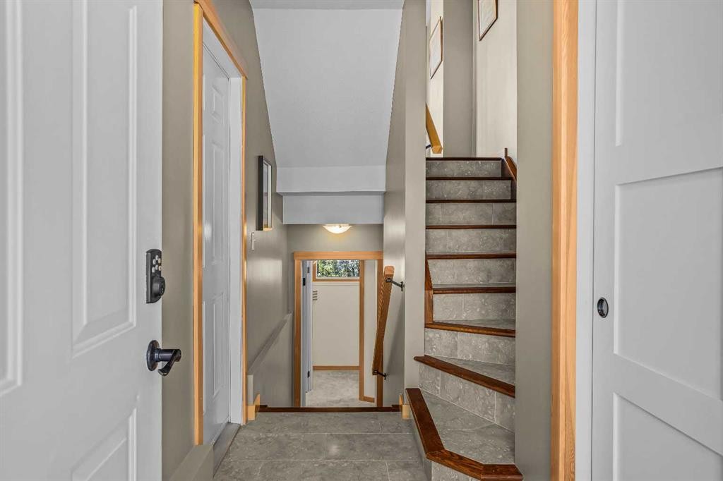 13-242 Benchlands Terrace, Canmore, AB - Indoor Photo Showing Other Room