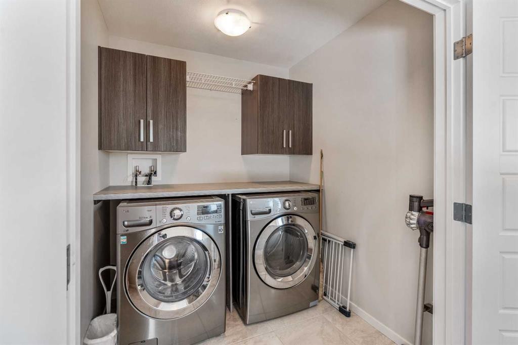 159 Pacific Landing West, Lethbridge, AB - Indoor Photo Showing Laundry Room