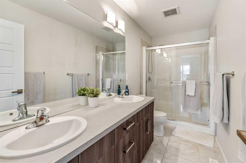 159 Pacific Landing West, Lethbridge, AB - Indoor Photo Showing Bathroom