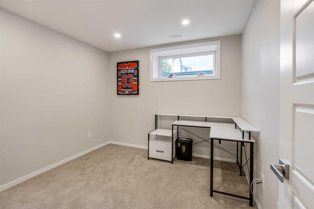 159 Pacific Landing West, Lethbridge, AB - Indoor Photo Showing Other Room