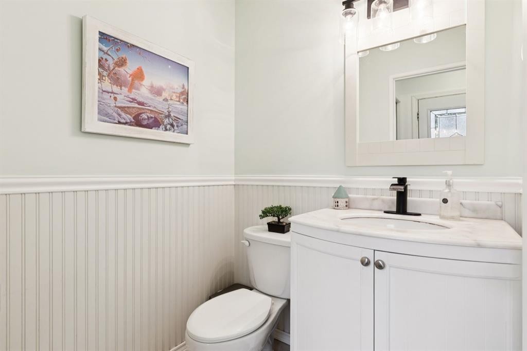 283 Abinger Crescent Ne, Calgary, AB - Indoor Photo Showing Bathroom