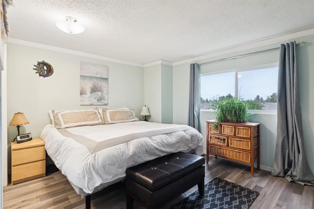 283 Abinger Crescent Ne, Calgary, AB - Indoor Photo Showing Bedroom
