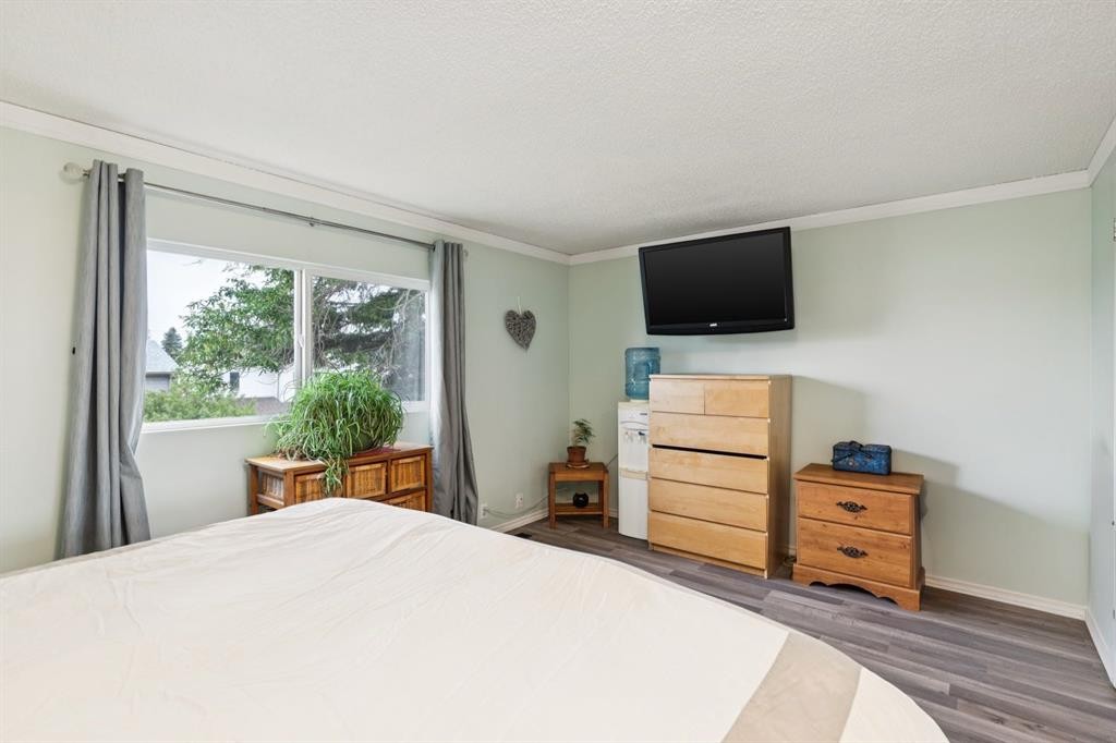 283 Abinger Crescent Ne, Calgary, AB - Indoor Photo Showing Bedroom