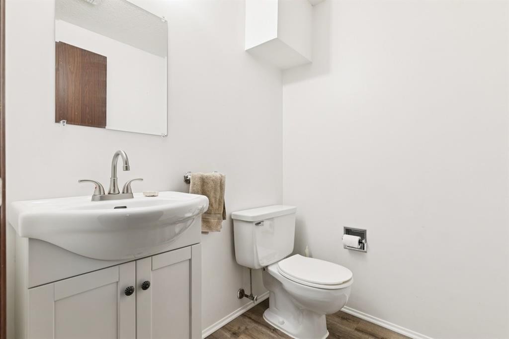 283 Abinger Crescent Ne, Calgary, AB - Indoor Photo Showing Bathroom