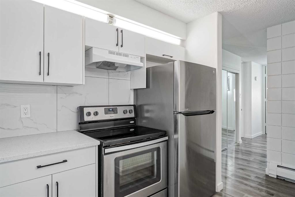 113-6919 Elbow Drive Sw, Calgary, AB - Indoor Photo Showing Kitchen With Stainless Steel Kitchen