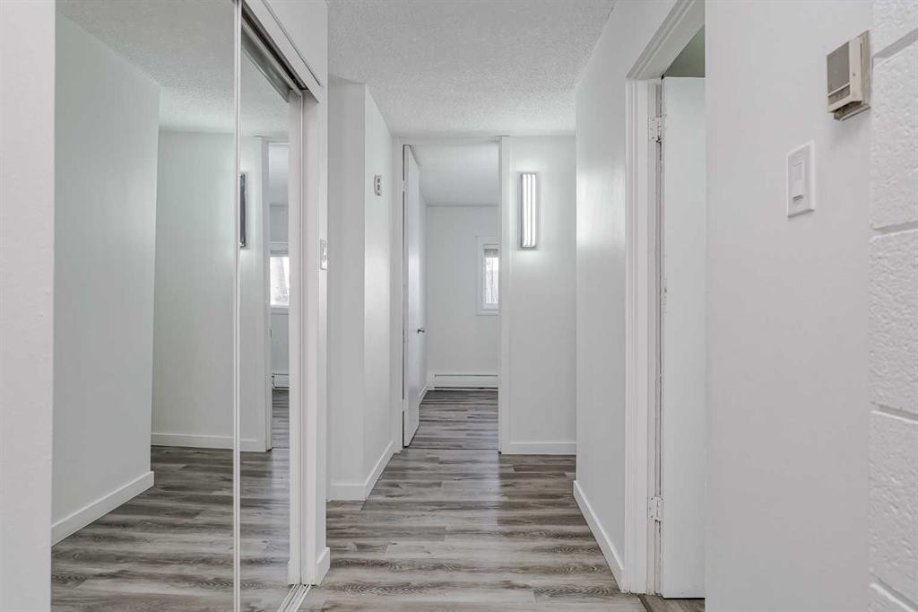 113-6919 Elbow Drive Sw, Calgary, AB - Indoor Photo Showing Other Room