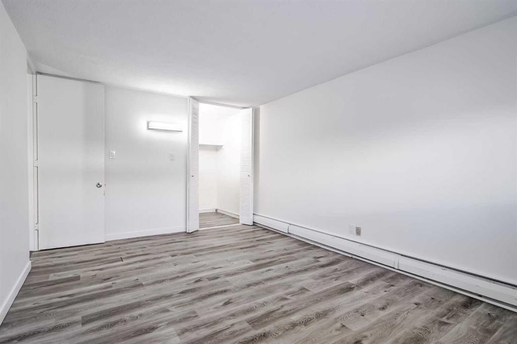 113-6919 Elbow Drive Sw, Calgary, AB - Indoor Photo Showing Other Room