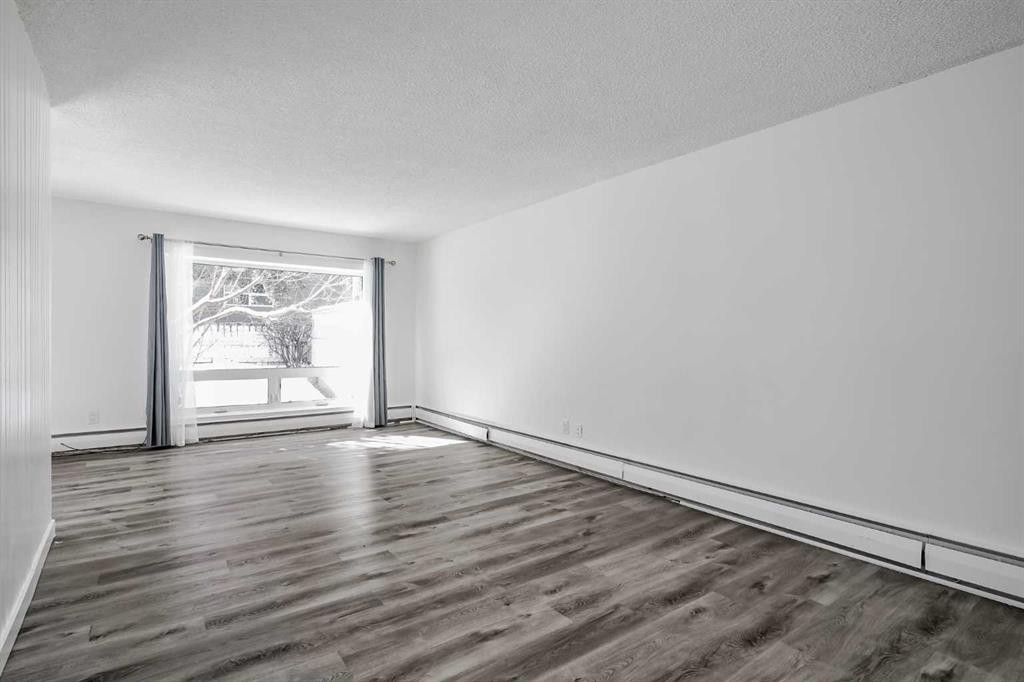 113-6919 Elbow Drive Sw, Calgary, AB - Indoor Photo Showing Other Room