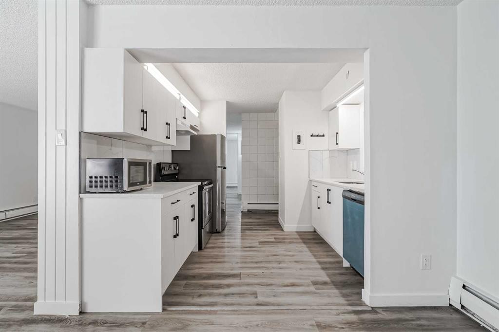 113-6919 Elbow Drive Sw, Calgary, AB - Indoor Photo Showing Kitchen