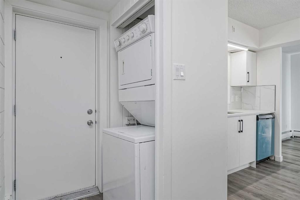 113-6919 Elbow Drive Sw, Calgary, AB - Indoor Photo Showing Laundry Room