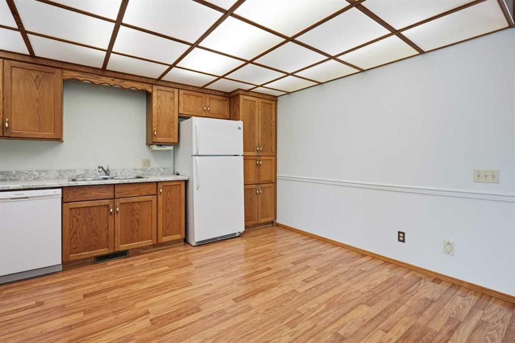 3924 56A, Camrose, AB - Indoor Photo Showing Kitchen With Double Sink