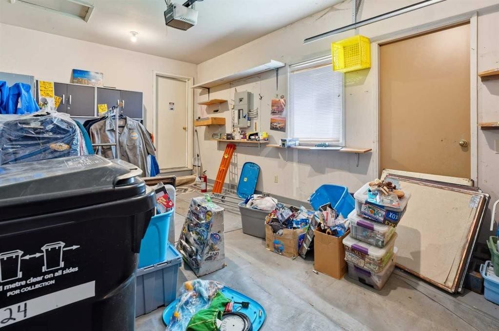 3924 56A, Camrose, AB - Indoor