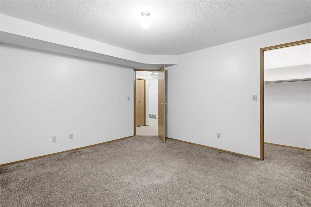 3924 56A, Camrose, AB - Indoor Photo Showing Other Room