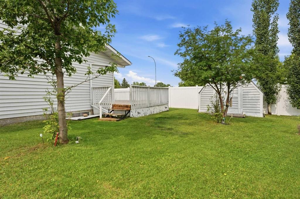 3924 56A, Camrose, AB - Outdoor
