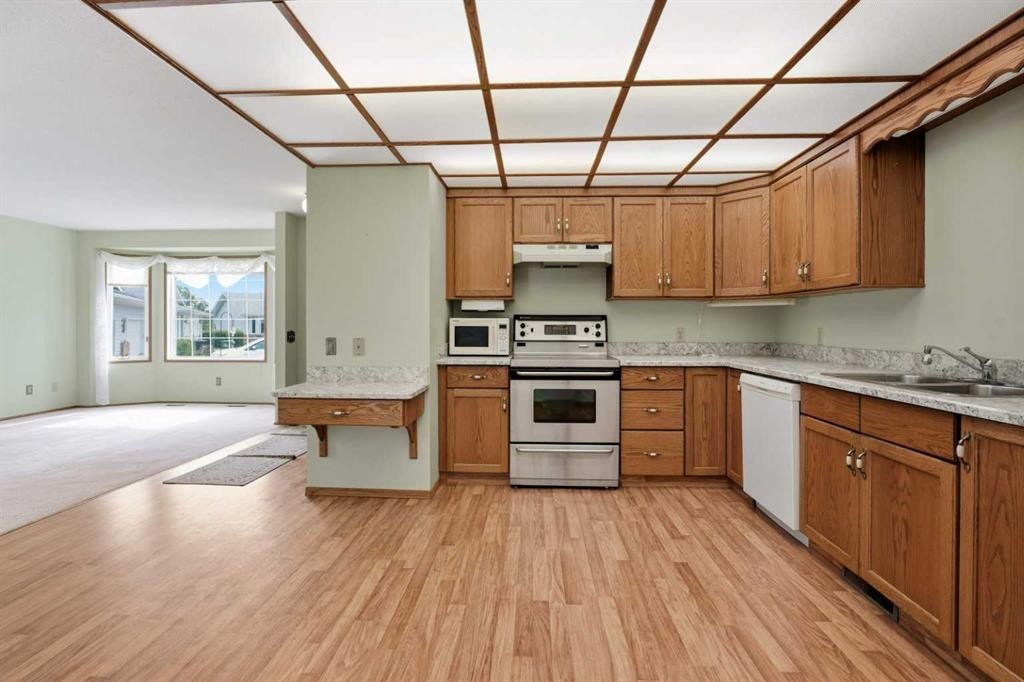 3924 56A, Camrose, AB - Indoor Photo Showing Kitchen With Double Sink